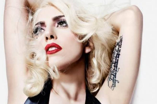 比起光怪陆离的,我更喜欢这艳丽的Lady gaga